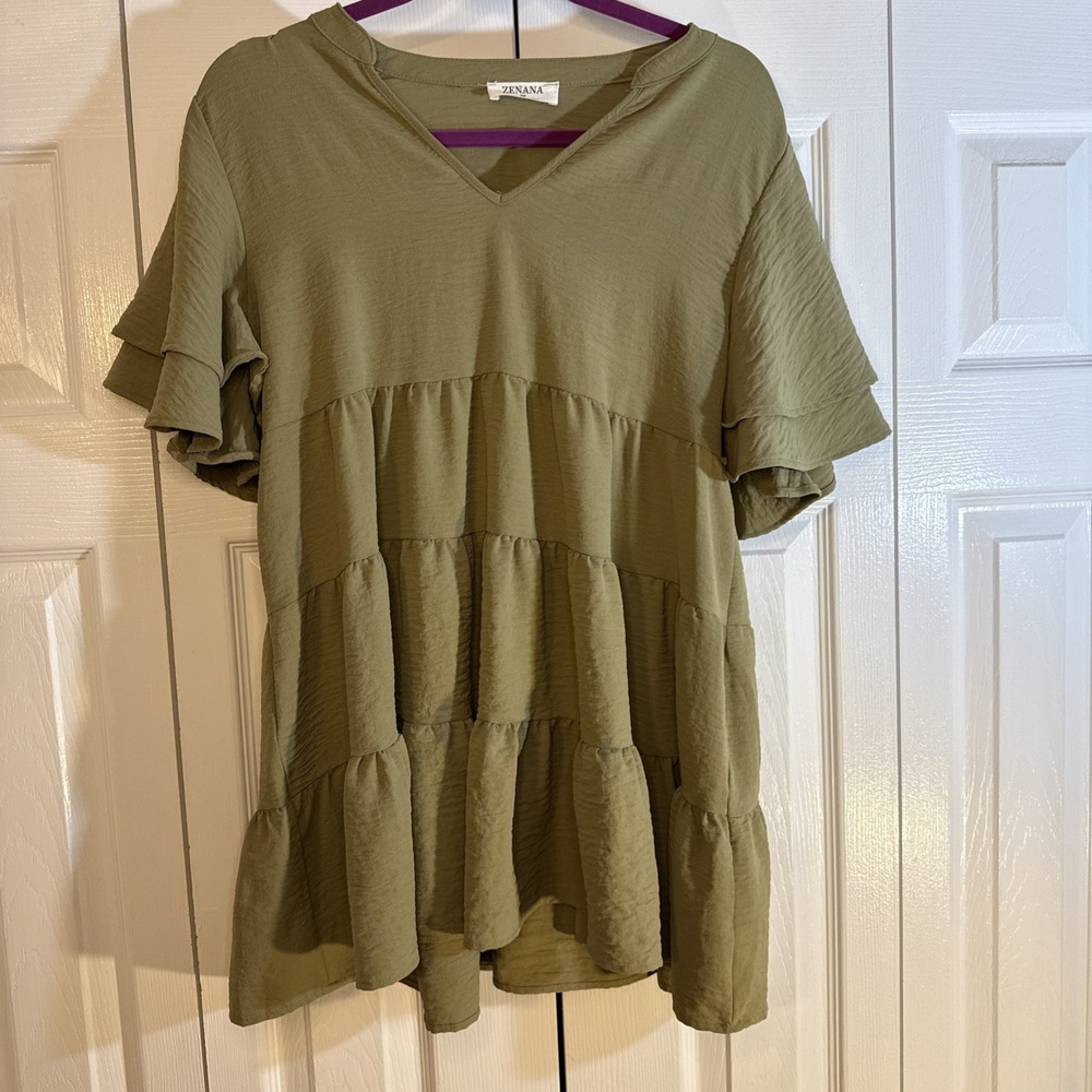 Zenana Women's Size Medium Tiered Babydoll  Tunic Top Olive Green‎ EUC